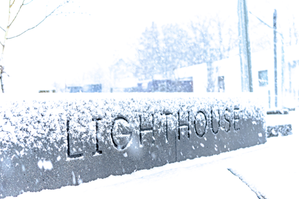 Lighthouse-Gravierung mit Schnee bedeckt